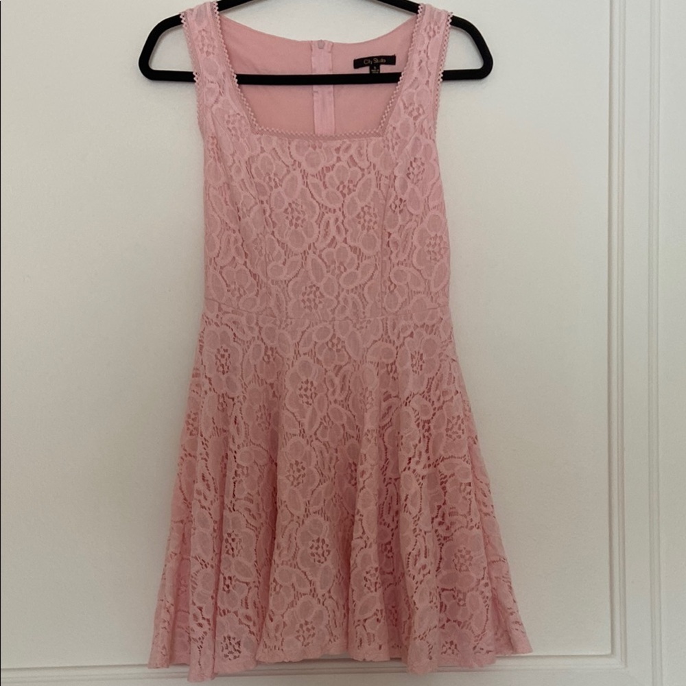 Chic Pink Lace Dress